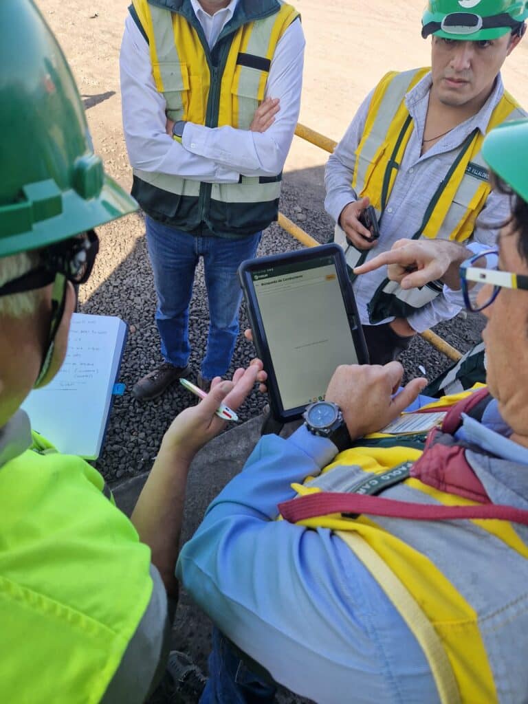 We guide your terminal through every phase of a TOS transition, from preparation to go-live, with a structured, predictable approach that keeps people, processes and operations aligned.