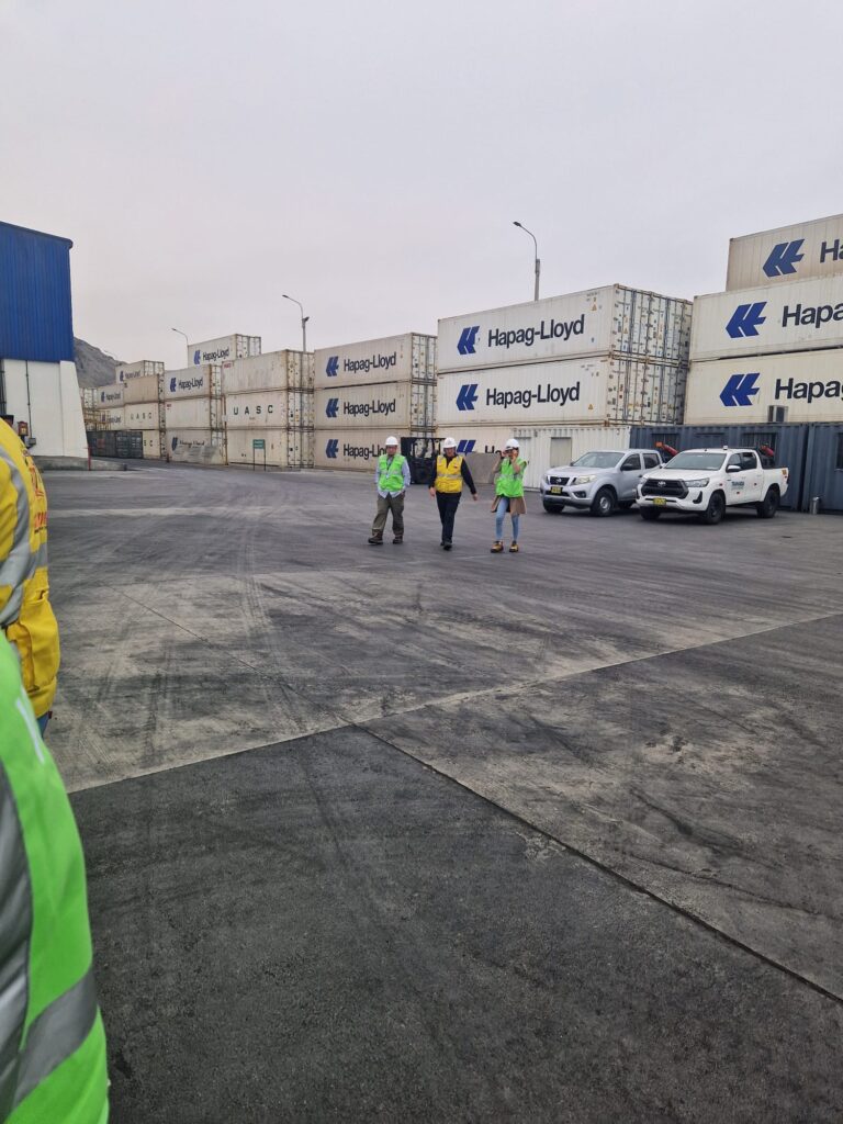 We help your teams understand, support and adopt new ways of working through clear communication, training and stakeholder alignment, ensuring change truly lands in daily operations. dienst 3